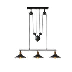 Suspension industrielle en métal noir avec poulie pour cuisine