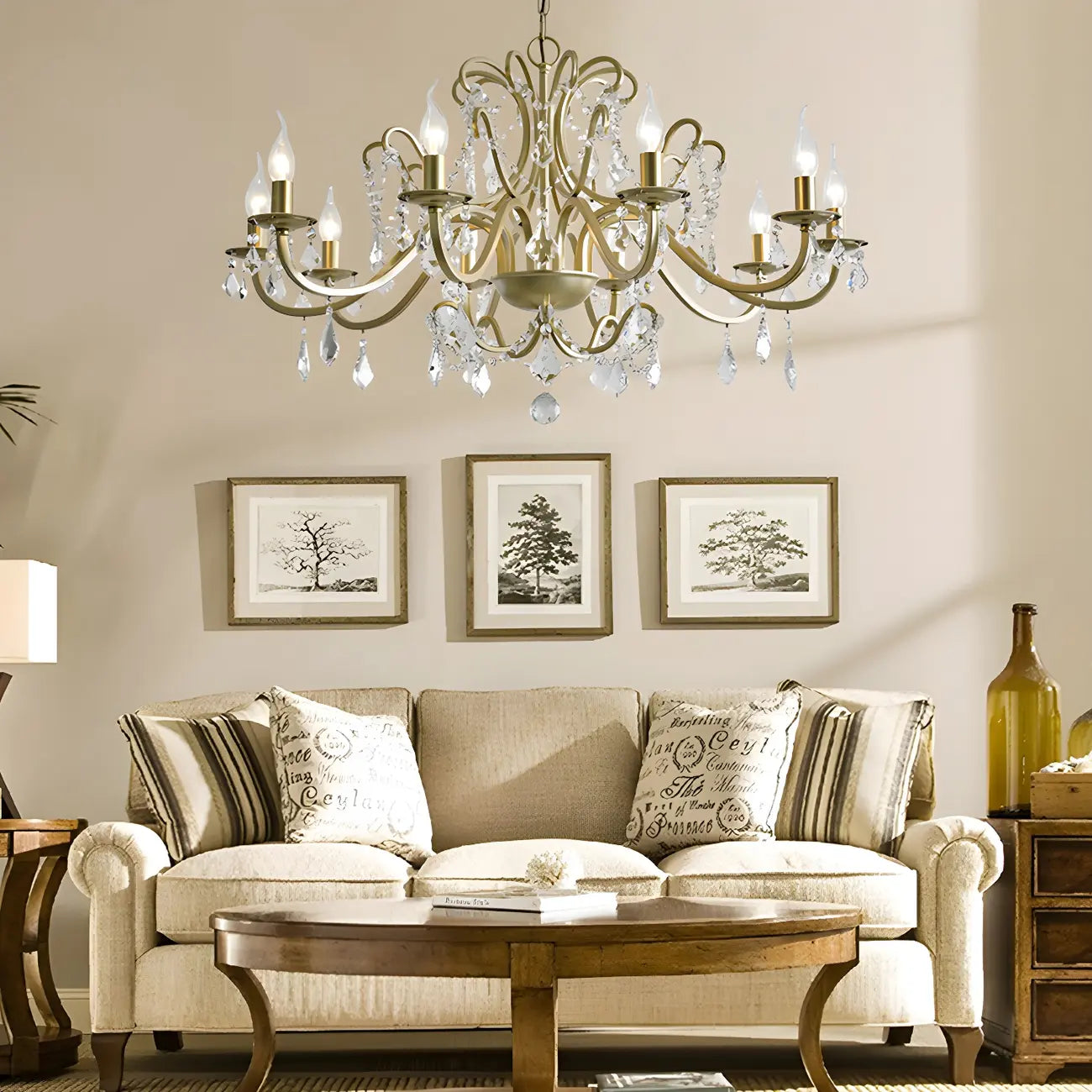 Lustre élégant en métal courbé et cristal doré
