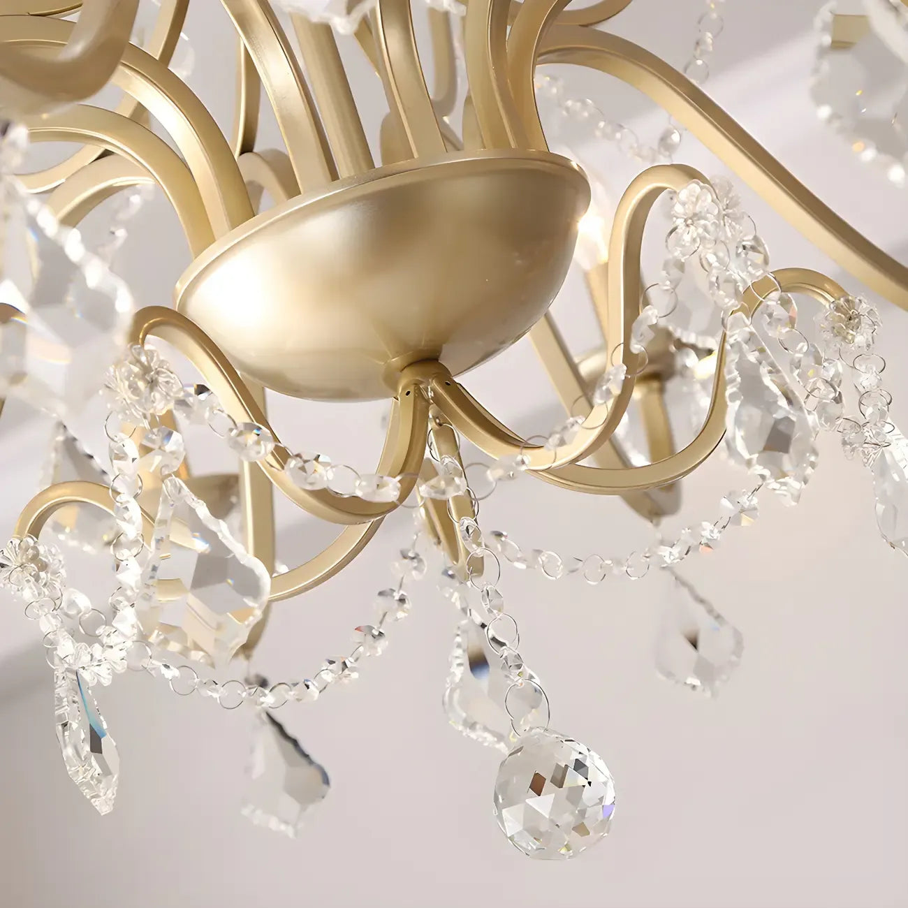 Lustres candélabres en cristal doré à bras incurvés de style français