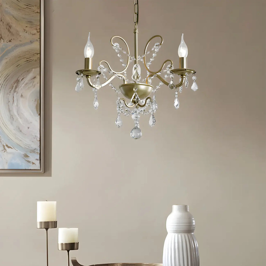 Lustre élégant en métal courbé et cristal doré