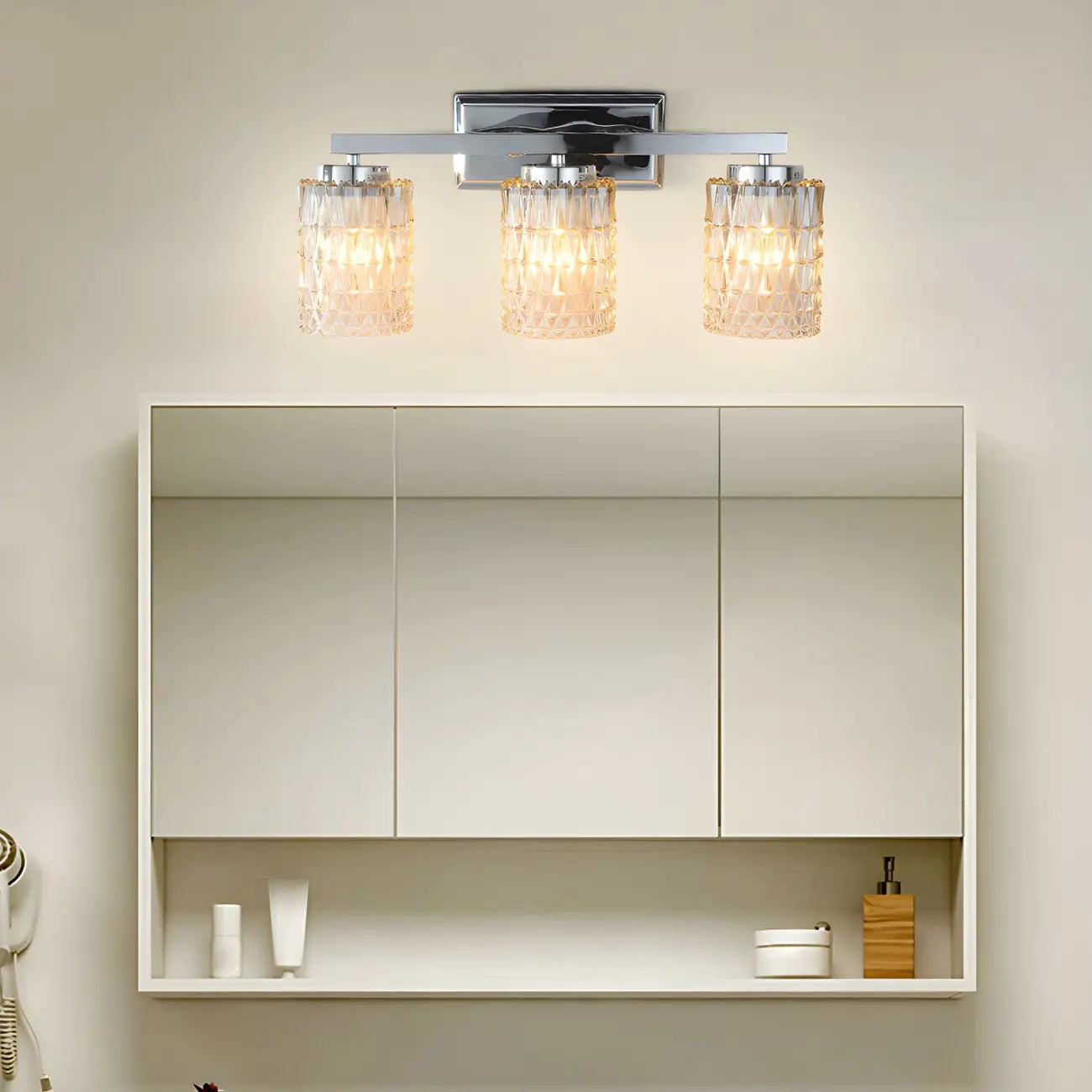 Applique murale LED chromée à 3 lumières avec verre prismatique pour salle de bain