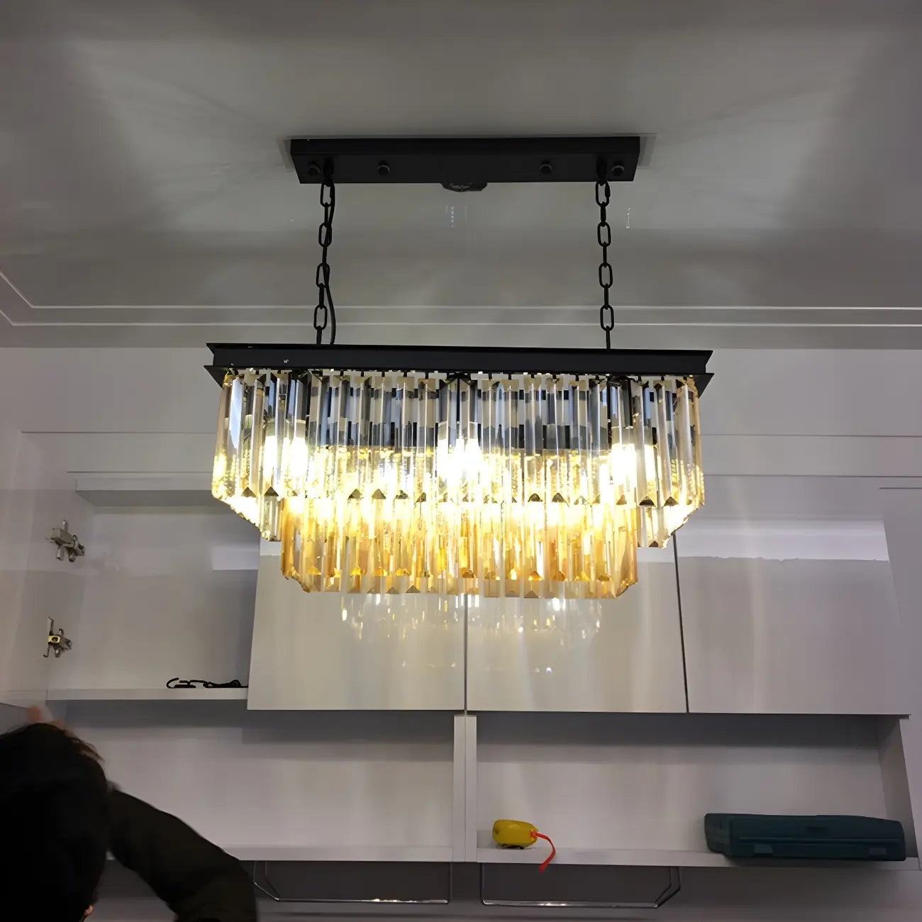 Suspension linéaire moderne en cristal ambré pour îlot de cuisine