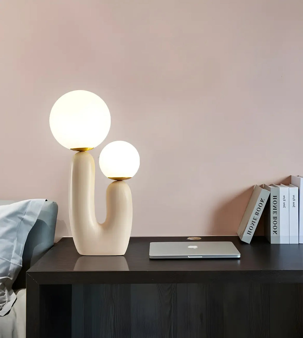 Lampe de table en verre globe cactus en résine rose