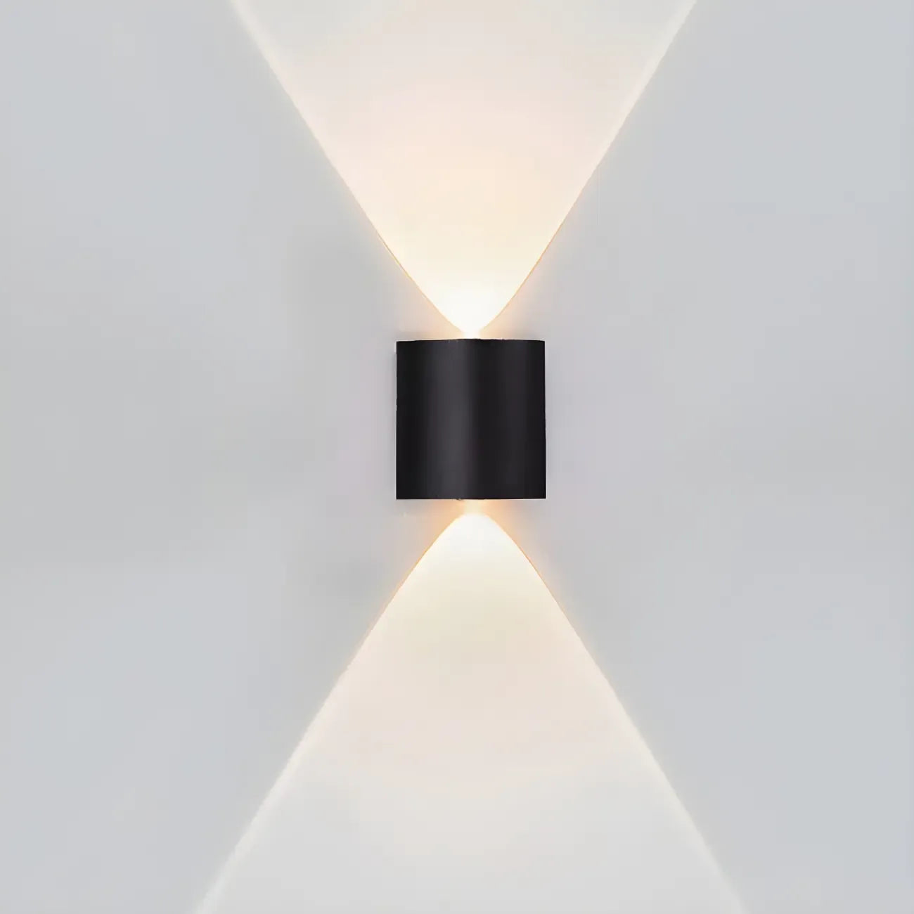 Applique murale extérieure moderne en métal noir à LED (éclairage vers le haut et vers le bas)