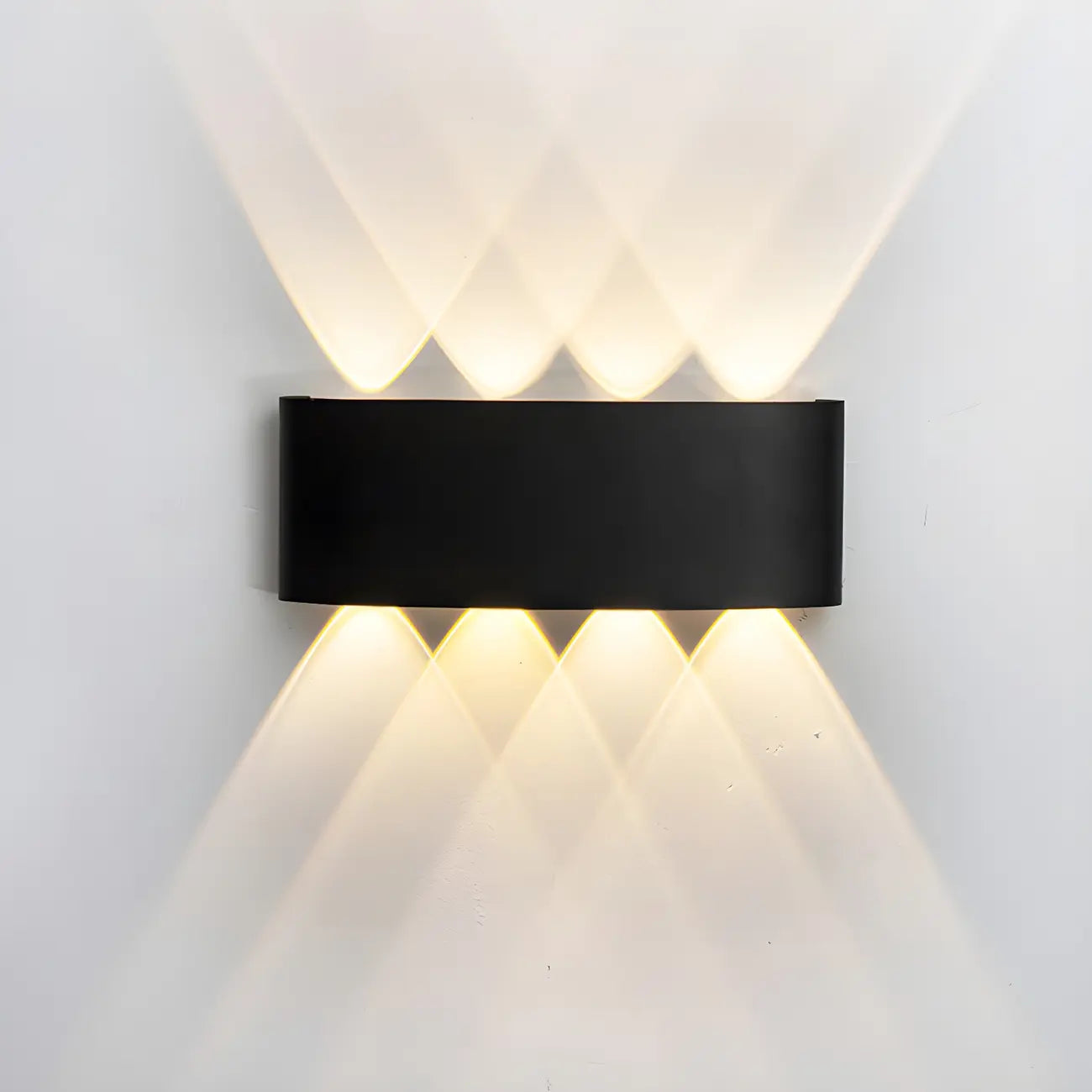 Applique murale extérieure moderne en métal noir à LED (éclairage vers le haut et vers le bas)