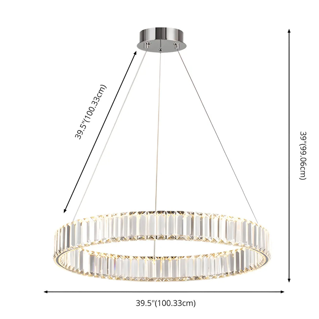 Salle à manger avec suspension moderne en cristal et anneau LED
