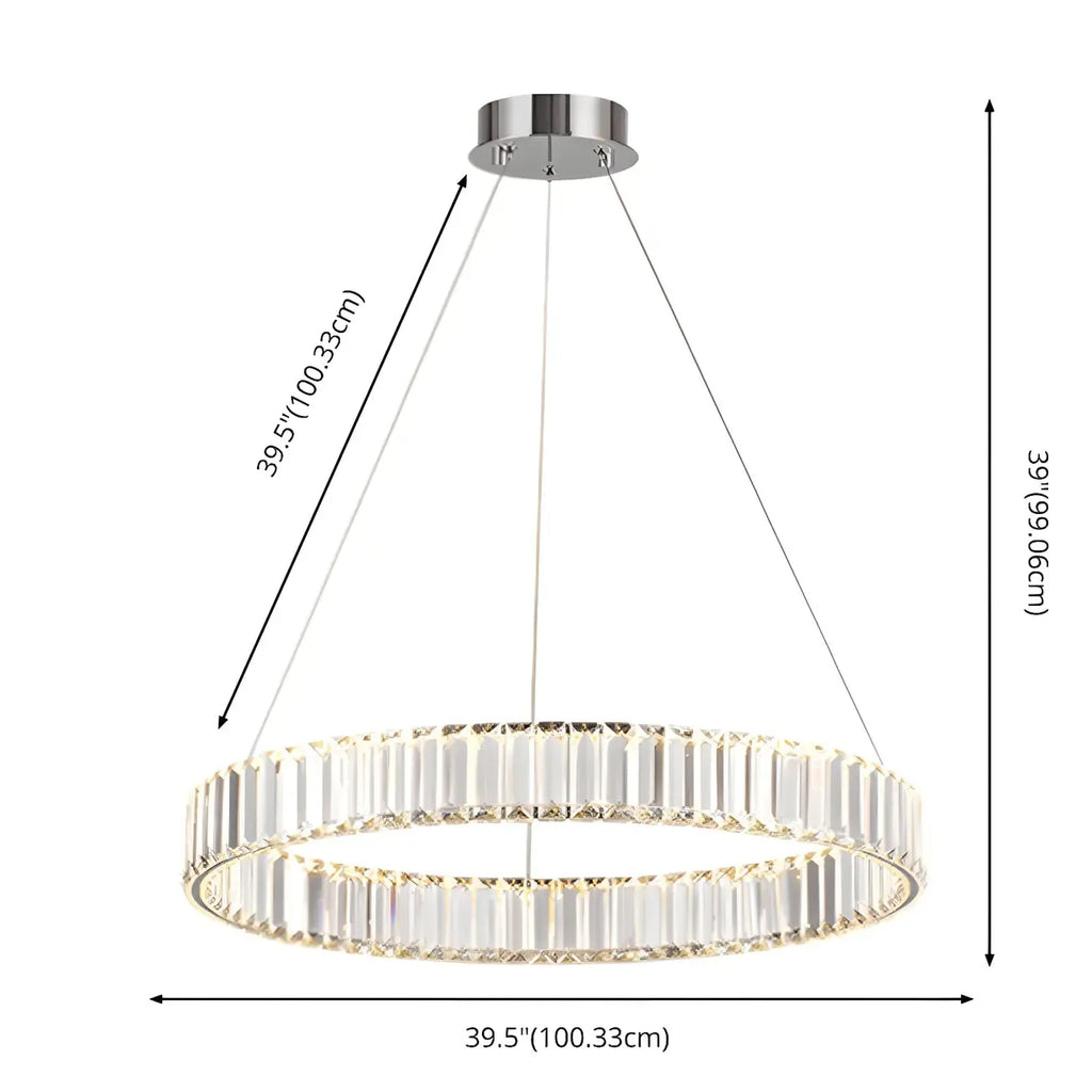 Salle à manger avec suspension moderne en cristal et anneau LED