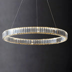 Salle à manger avec suspension moderne en cristal et anneau LED