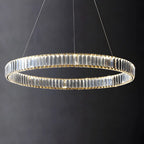 Salle à manger avec suspension moderne en cristal et anneau LED