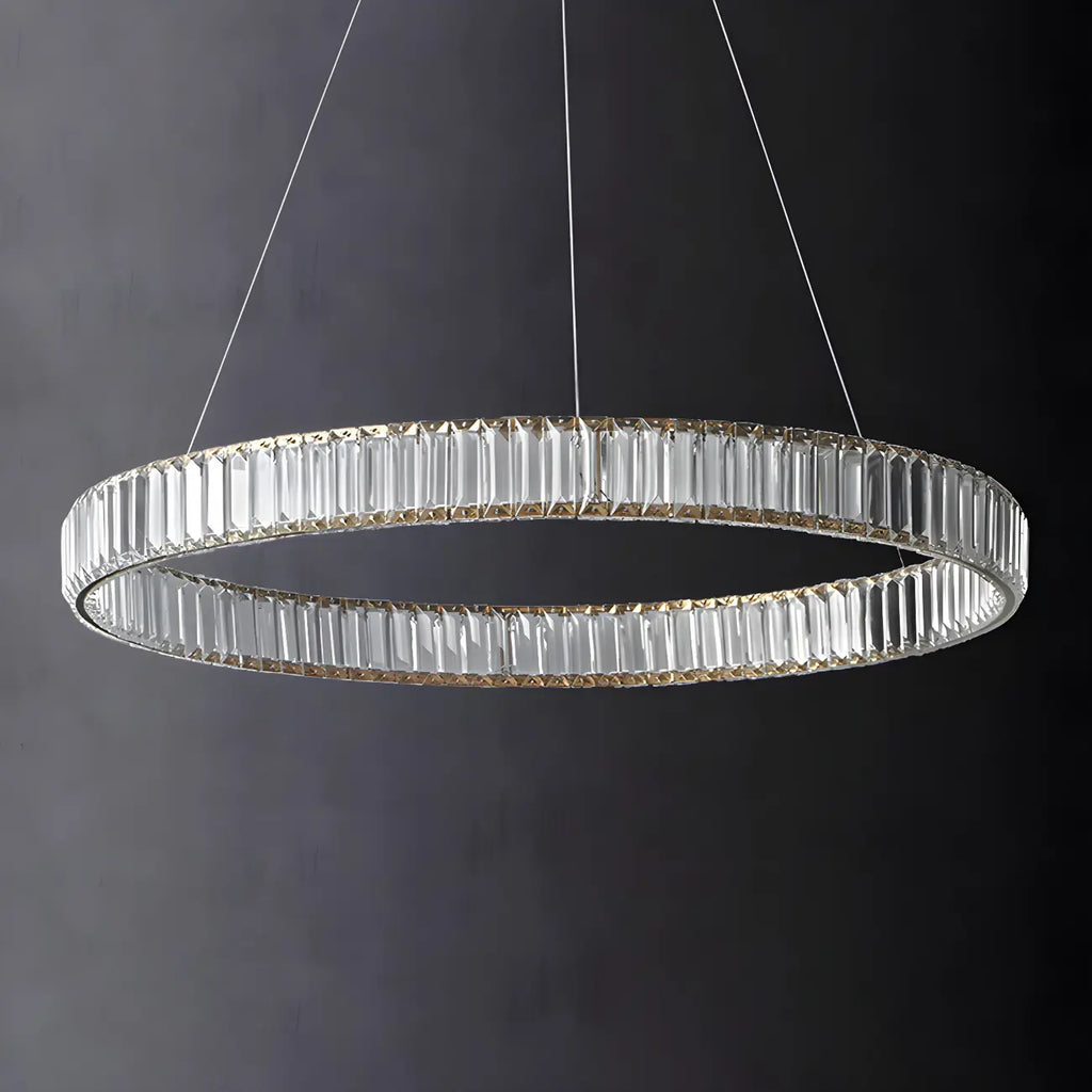 Salle à manger avec suspension moderne en cristal et anneau LED