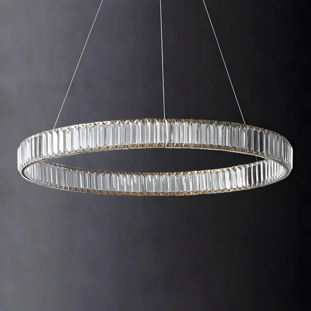 Salle à manger avec suspension moderne en cristal et anneau LED