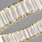 Salle à manger avec suspension moderne en cristal et anneau LED