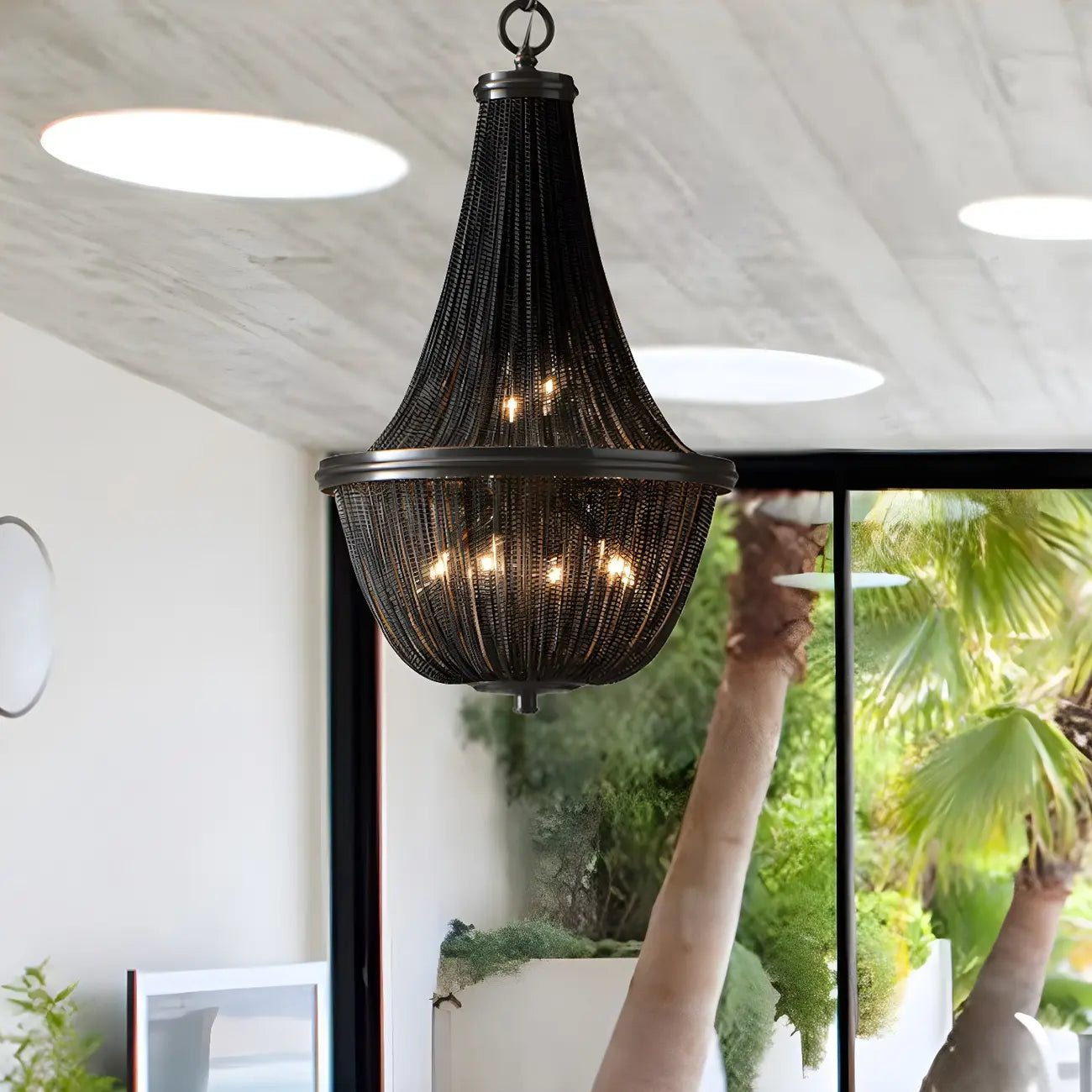 Lustre rustique en métal avec panier à perles noires et grand lustre