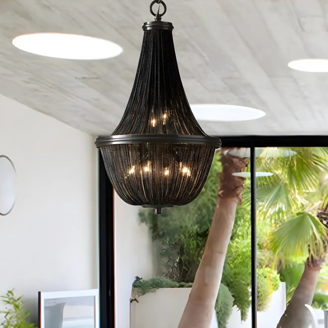 Lustre rustique en métal avec panier à perles noires et grand lustre