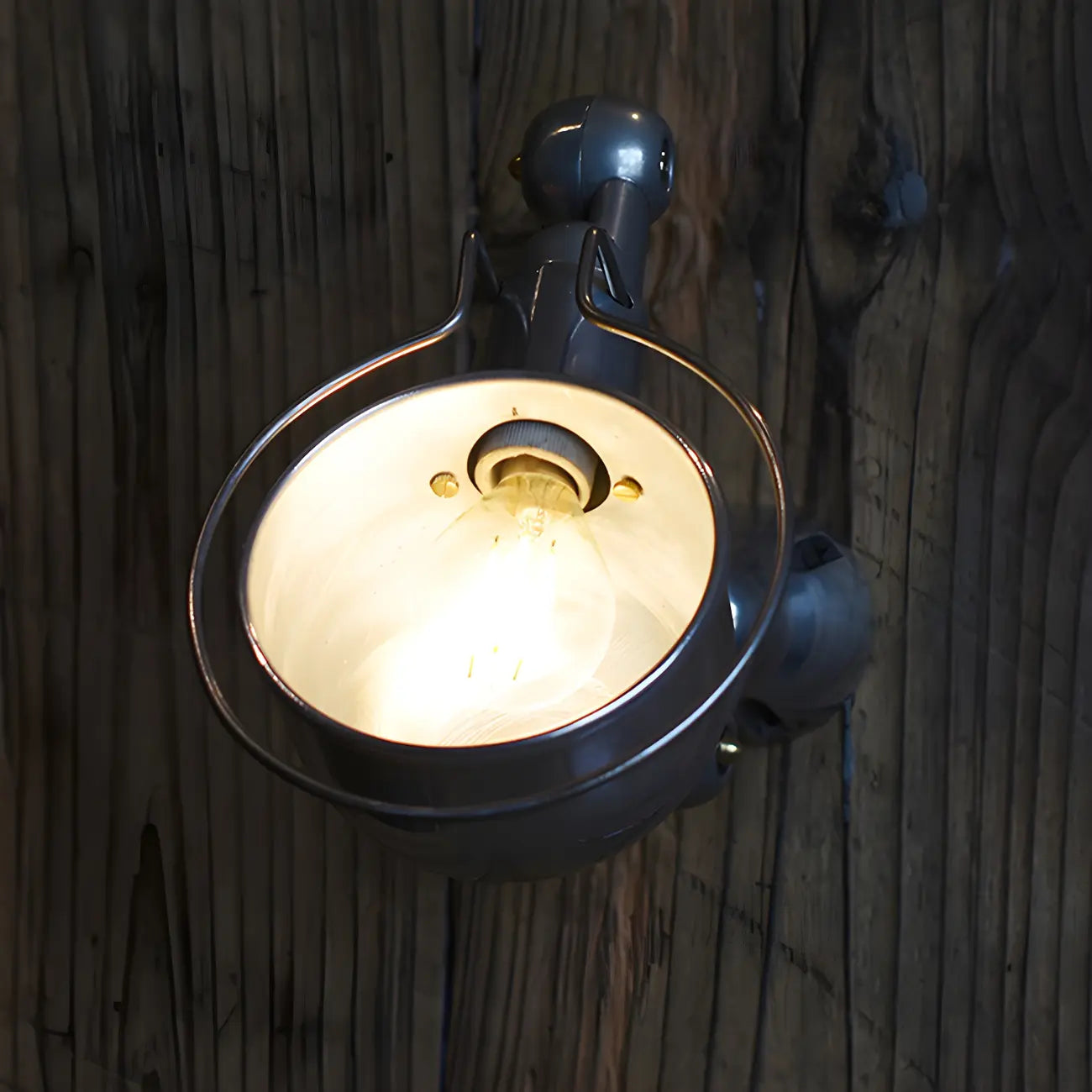 Applique murale mini bras articulé en métal argenté brillant de style industriel