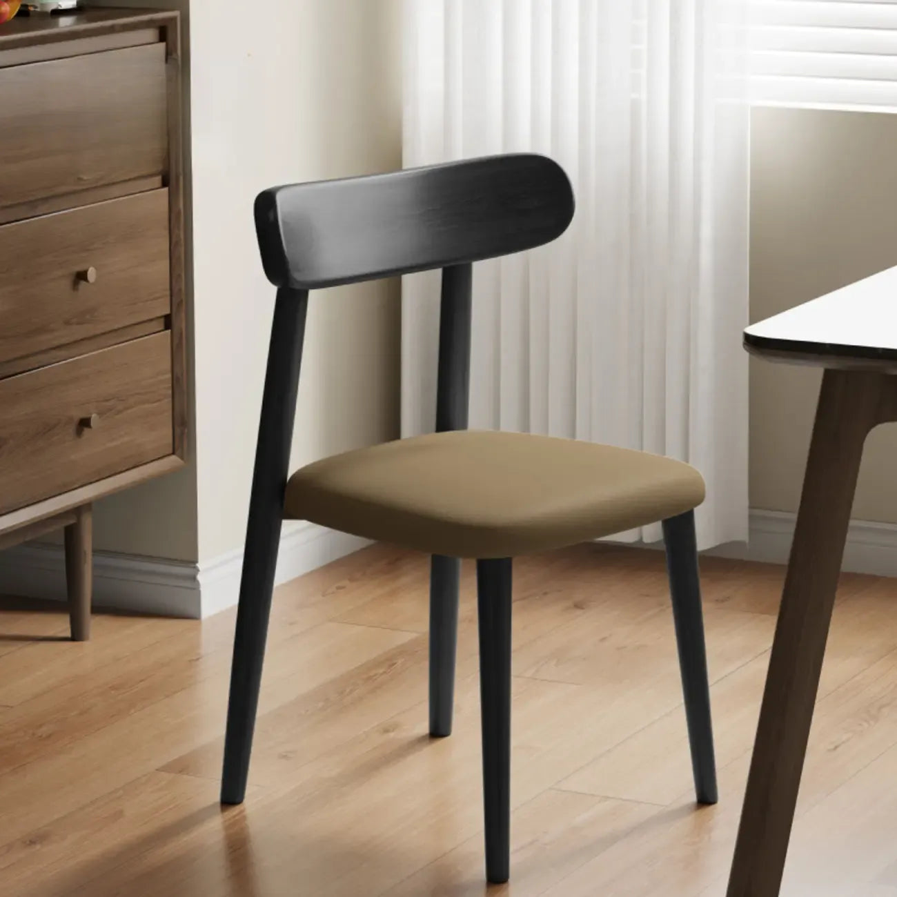 Chaise de salle à manger moderne en cuir sans accoudoirs et dossier bas