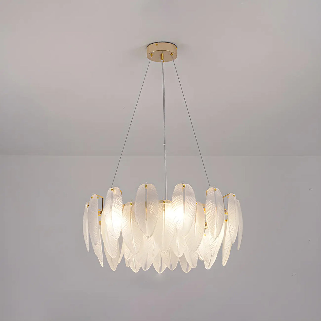 Lustre rond élégant en verre blanc et plumes