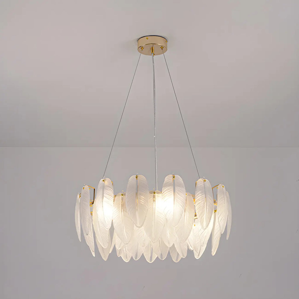 Lustre rond élégant en verre blanc et plumes