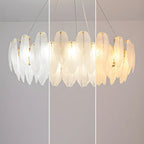 Lustre rond élégant en verre blanc et plumes