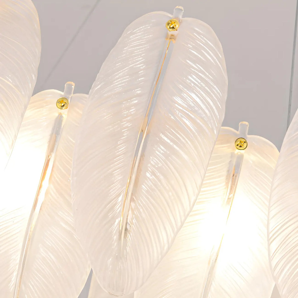 Lustre rond élégant en verre blanc et plumes
