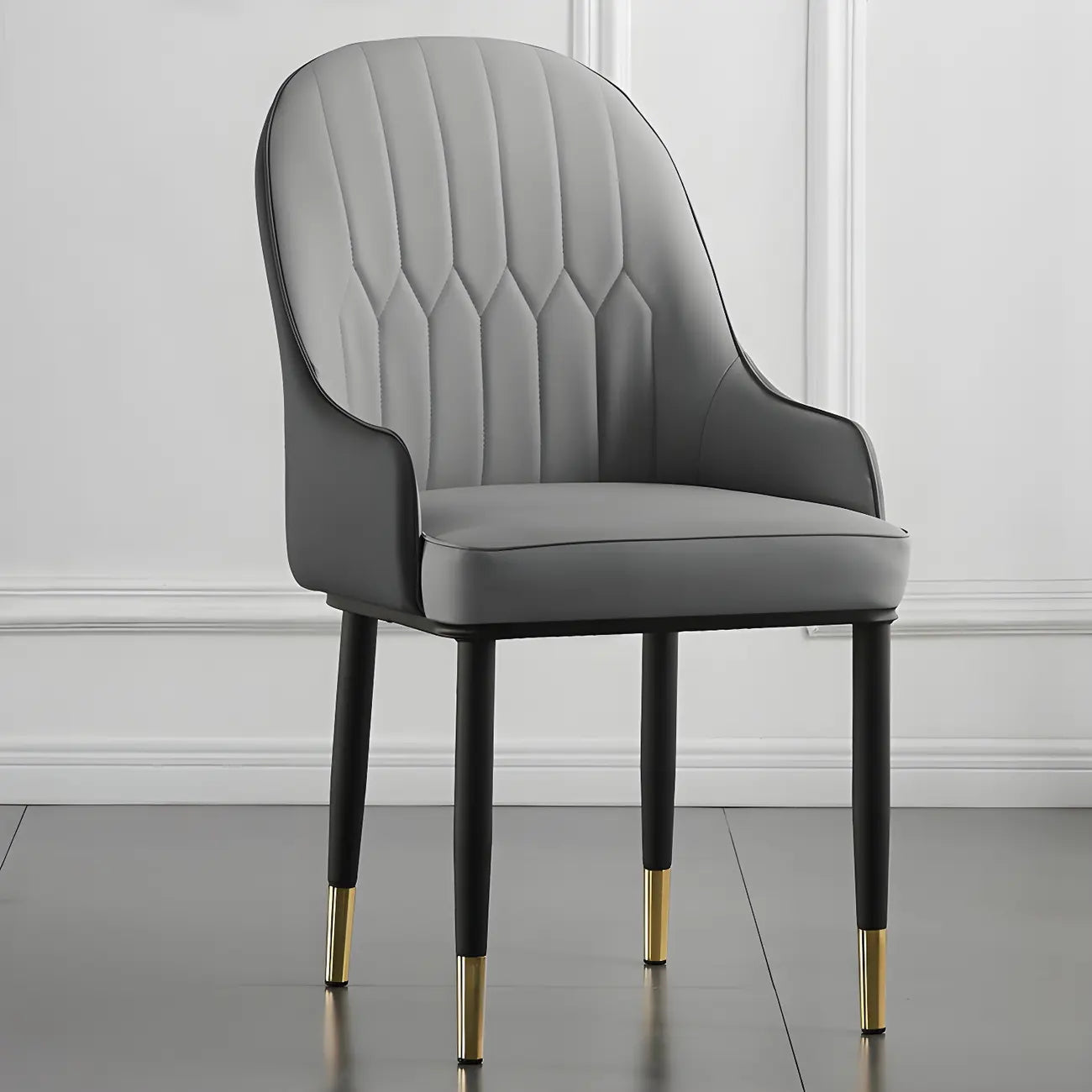 Chaise de salle à manger contemporaine en cuir avec accoudoirs et dossier incurvé