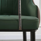 Chaise de salle à manger contemporaine en cuir avec accoudoirs et dossier incurvé