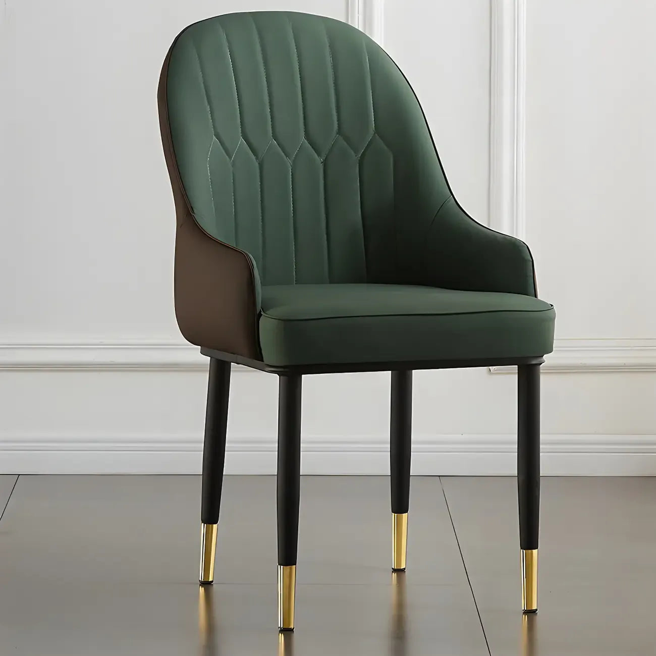 Chaise de salle à manger contemporaine en cuir avec accoudoirs et dossier incurvé