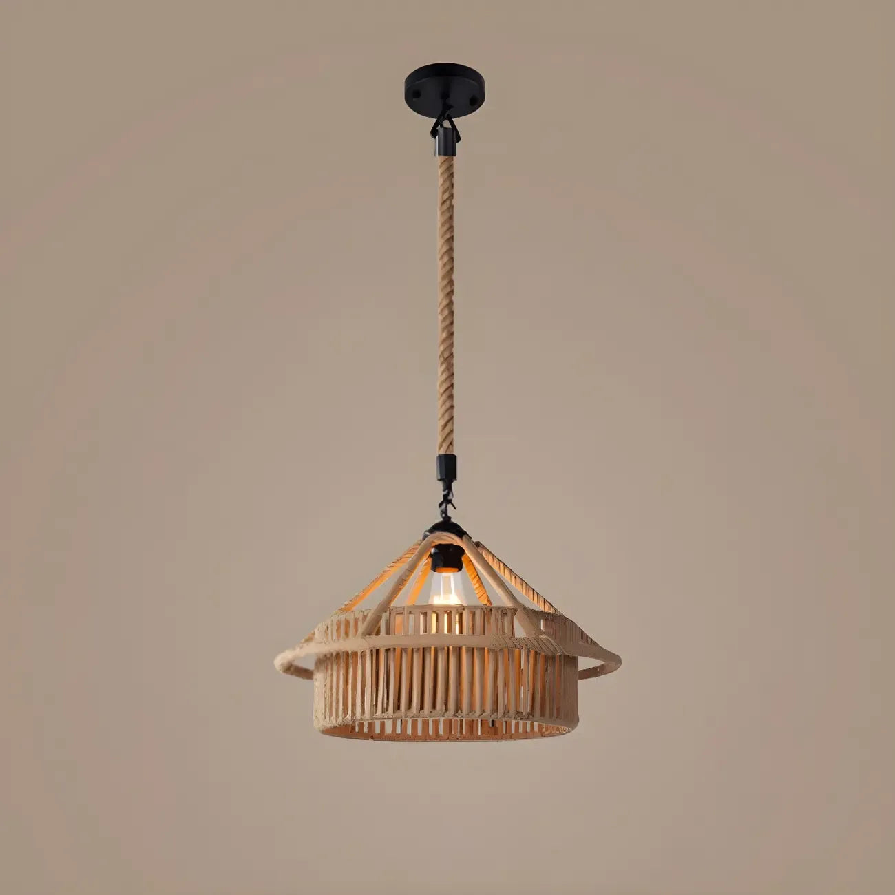 Suspension industrielle en rotin, métal noir et corde de chanvre