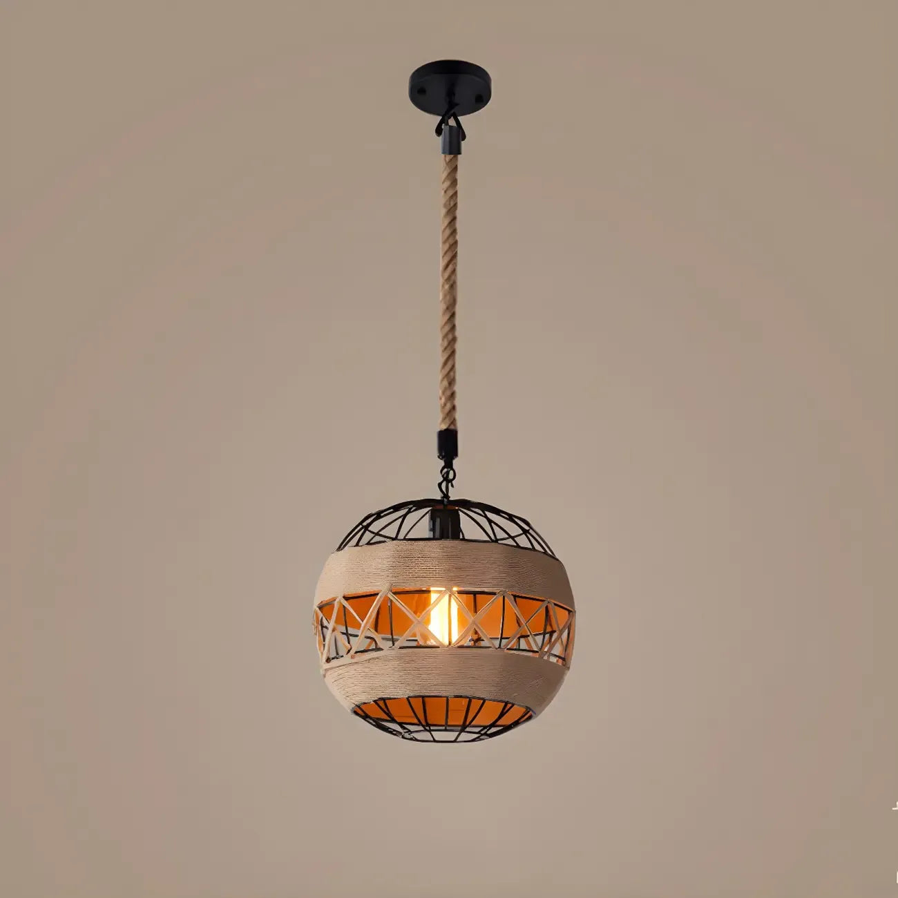 Suspension industrielle en rotin, métal noir et corde de chanvre