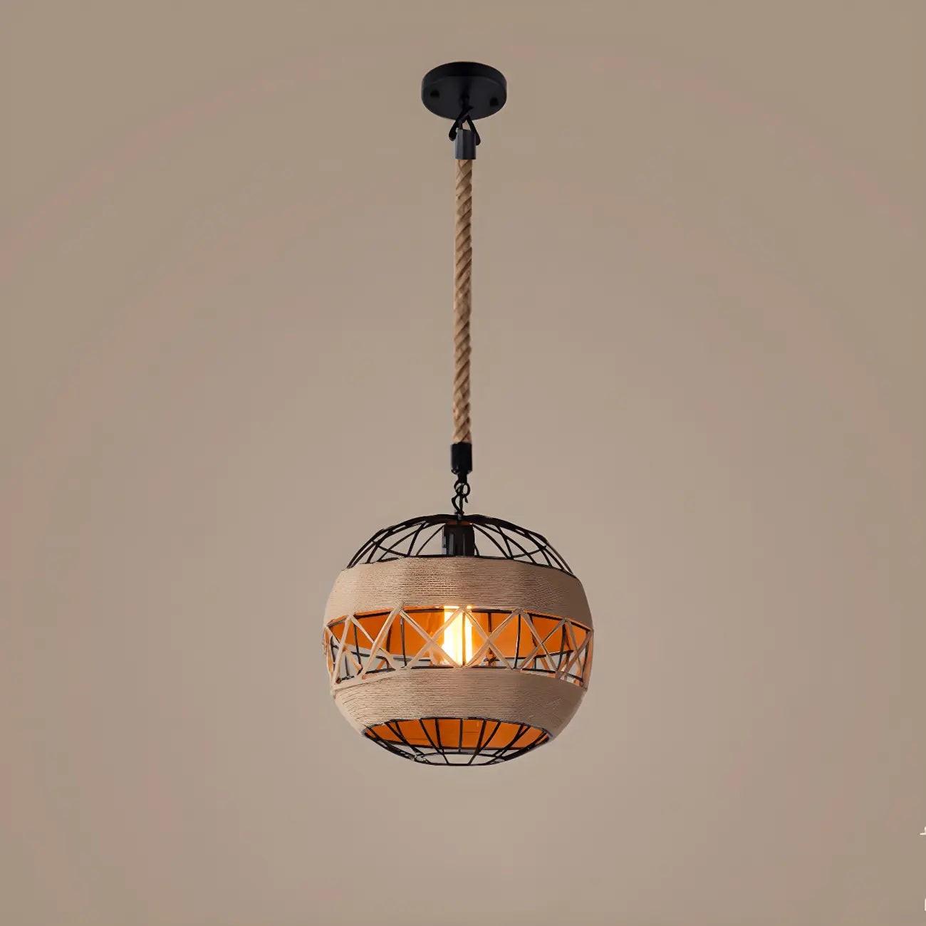 Suspension industrielle en rotin, métal noir et corde de chanvre