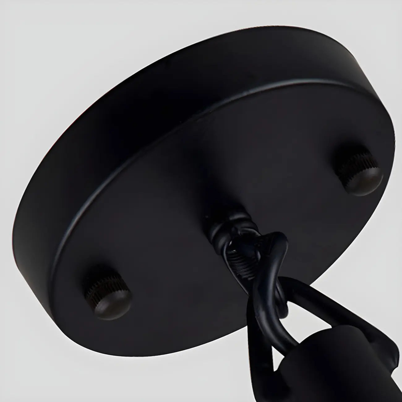 Suspension industrielle en rotin, métal noir et corde de chanvre