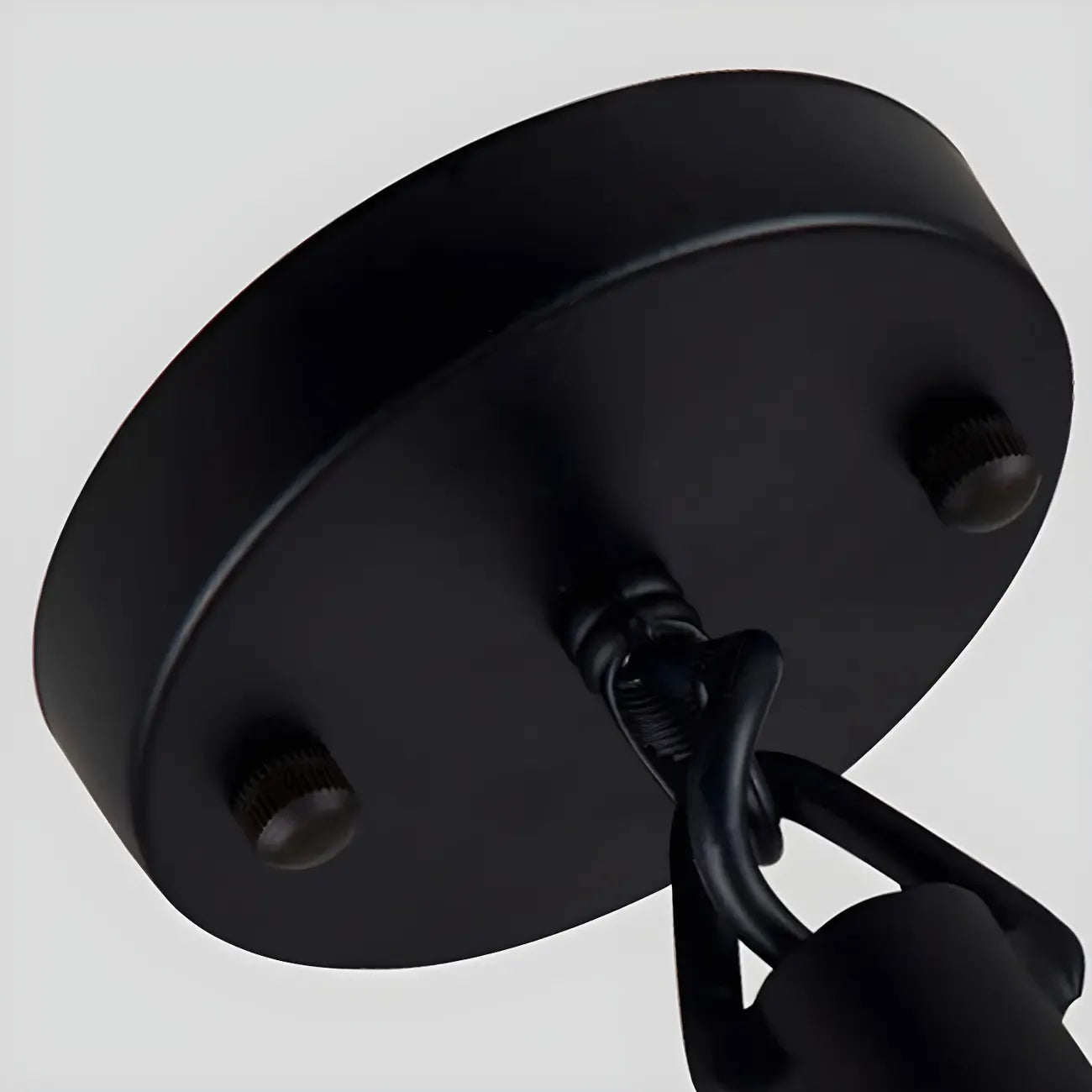 Suspension industrielle en rotin, métal noir et corde de chanvre