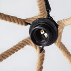 Suspension industrielle en rotin, métal noir et corde de chanvre