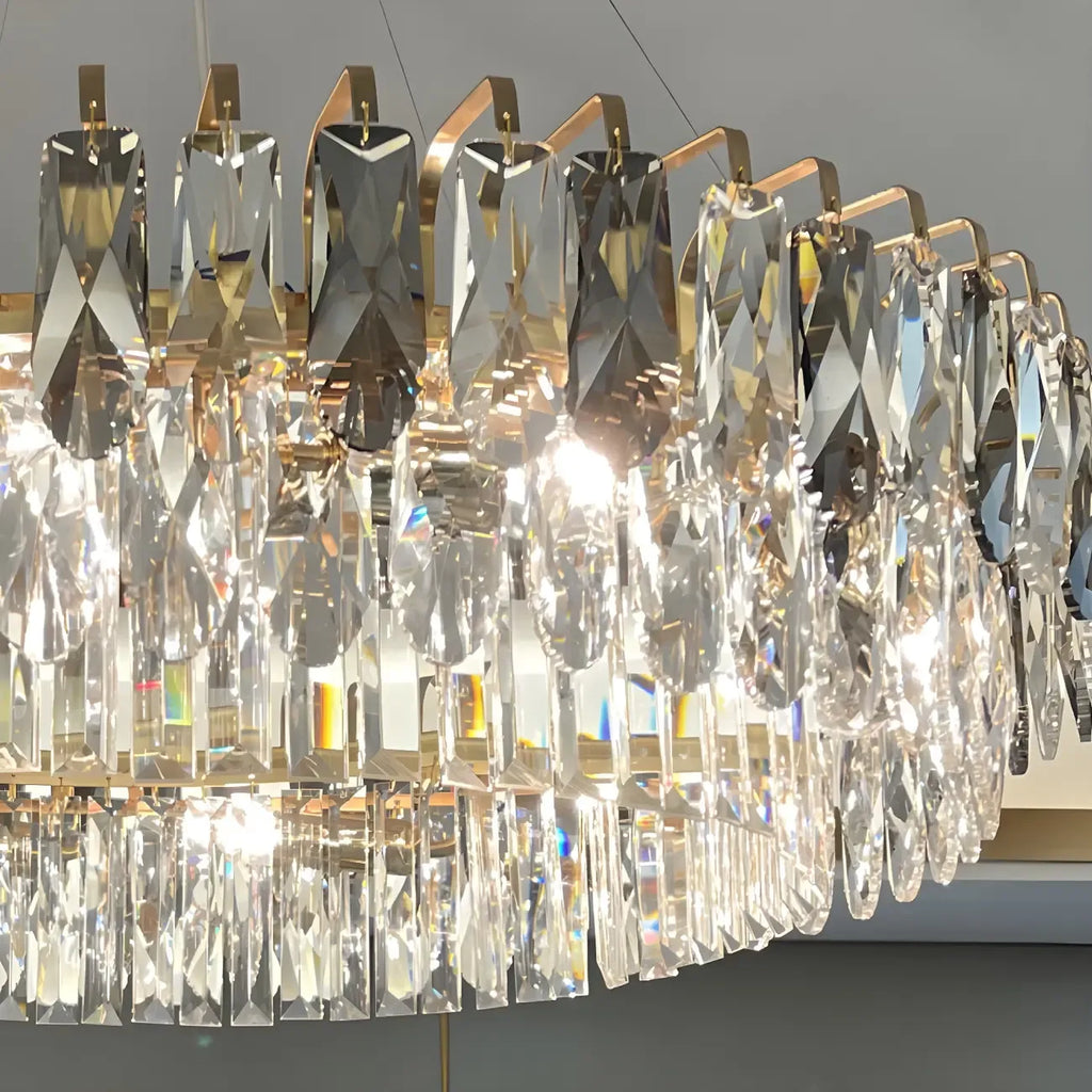 Lustre ovale moderne et élégant en cristal clair