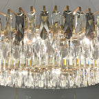 Lustre ovale moderne et élégant en cristal clair