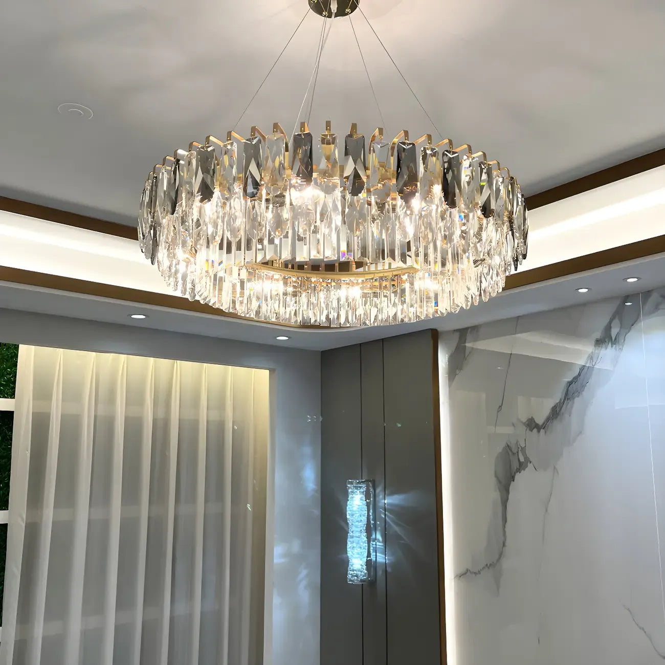 Lustre ovale moderne et élégant en cristal clair