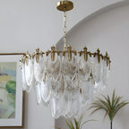 Lustre élégant en laiton et verre côtelé à plusieurs niveaux