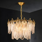Lustre élégant en laiton et verre côtelé à plusieurs niveaux