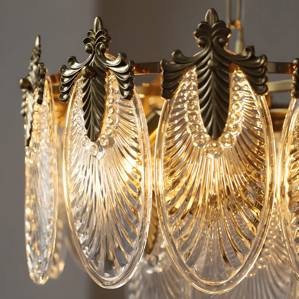 Lustre élégant en laiton et verre côtelé à plusieurs niveaux