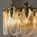 Lustre élégant en laiton et verre côtelé à plusieurs niveaux