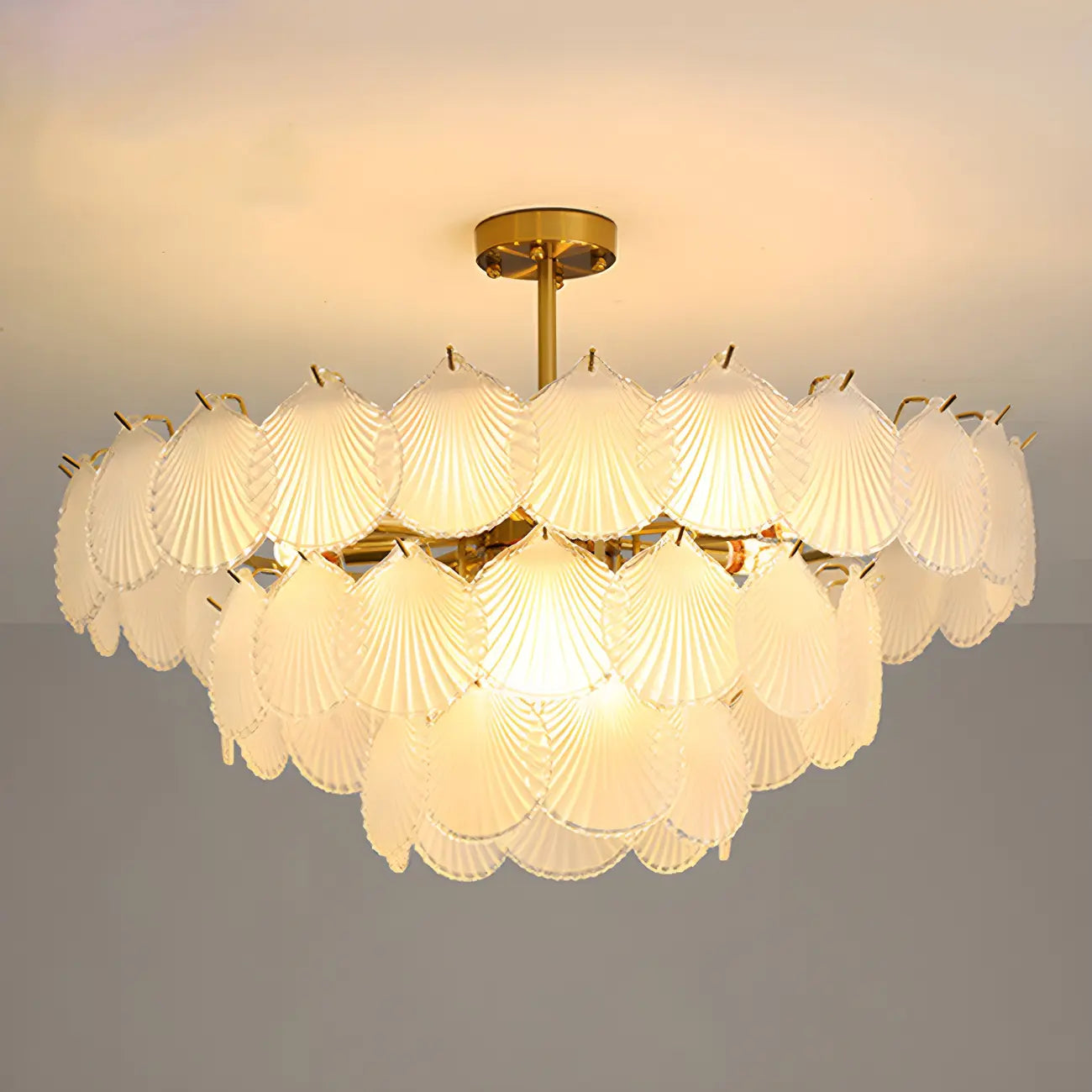 Lampadario in vetro a strati smerlato regolabile, elegante e unico, color oro