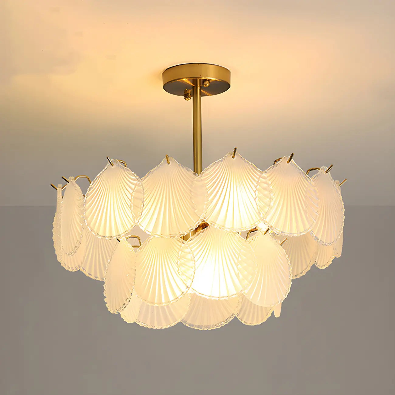 Lampadario in vetro a strati smerlato regolabile, elegante e unico, color oro