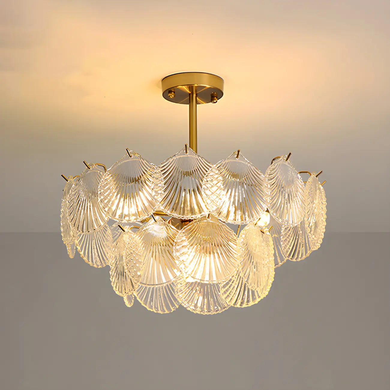 Lampadario in vetro a strati smerlato regolabile, elegante e unico, color oro