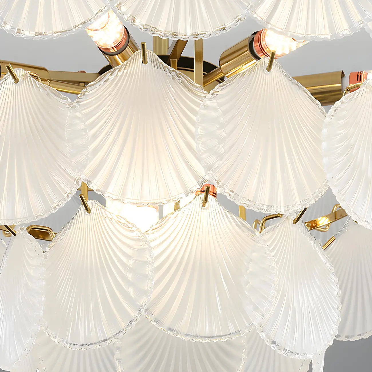 Lampadario in vetro a strati smerlato regolabile, elegante e unico, color oro