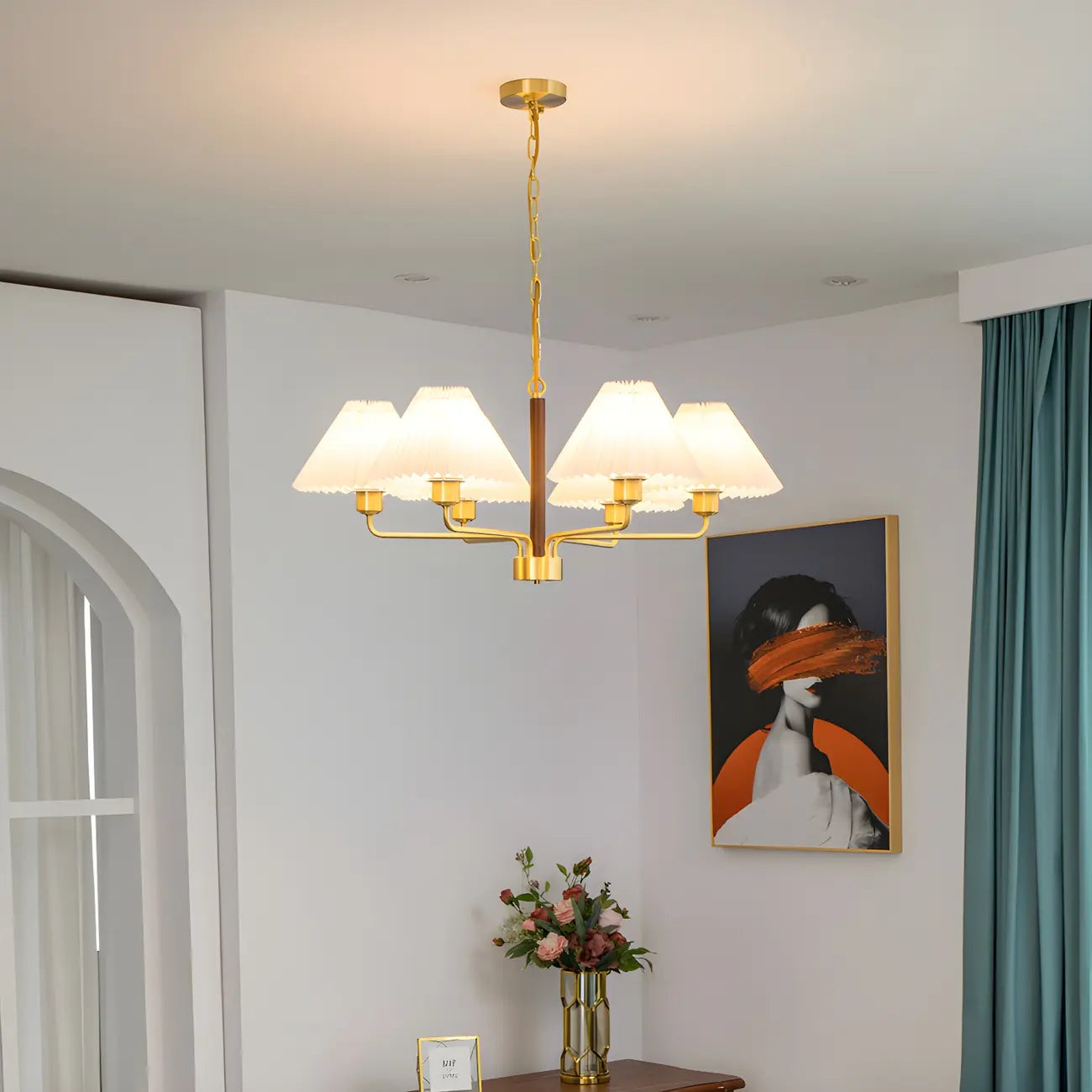 Lustre moderne plissé linéaire en métal doré