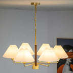 Lustre moderne plissé linéaire en métal doré