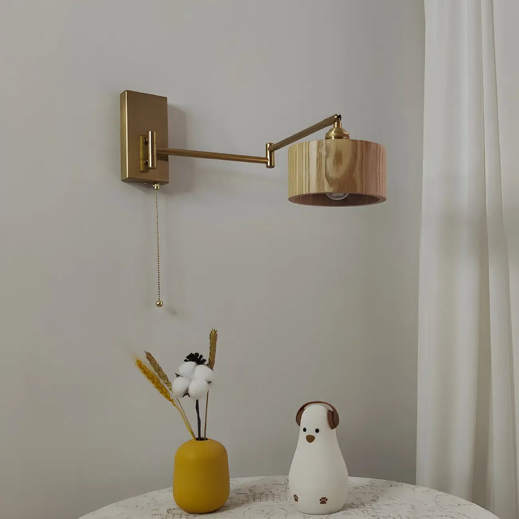 Applique murale à bras articulé en laiton avec abat-jour en bois brun