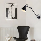 Applique murale à bras articulé en métal noir avec abat-jour intérieur blanc