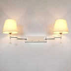 Lampada da parete a 2 luci con braccio girevole color argento e paralume in tessuto