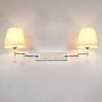 Lampada da parete a 2 luci con braccio girevole color argento e paralume in tessuto
